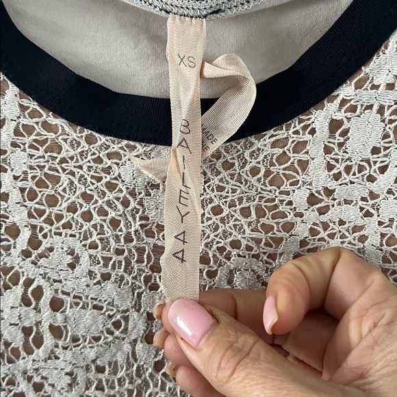 Bailey 44 Cream and Black Lace Short Sleeve elevates tee shirt Top size xs - Picture 5 of 7